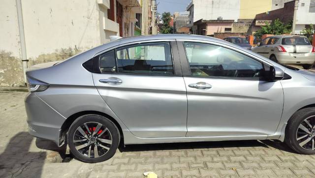 https://images10.gaadi.com/usedgaadi-sellcar/UsedCar/4647589d-64c2-4f3a-98fd-119a0ca36564/18549e8d-ca50-4488-8800-3f0c81b05971.jpg?imwidth=6402