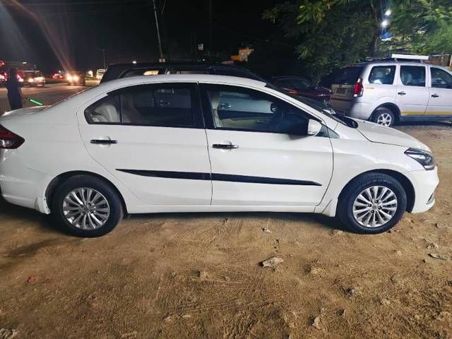 https://images10.gaadi.com/usedgaadi-sellcar/UsedCar/4657b2d7-ea5a-438c-a211-585a378bb641/3ba8d22a-676d-403d-beeb-ff3df1811ea7.jpg?imwidth=6401