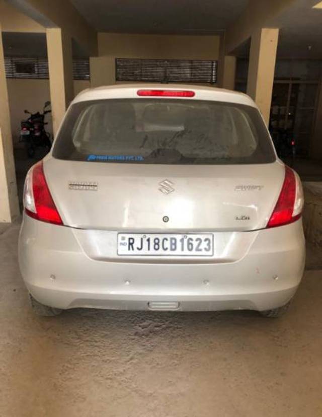 https://images10.gaadi.com/usedgaadi-sellcar/UsedCar/465a0361-aaf1-4740-bda9-97190351f59c/bc178f52-4a2d-4a8f-90a1-9c6e757f15f6.jpg?imwidth=6402