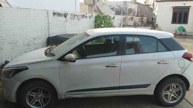 https://images10.gaadi.com/usedgaadi-sellcar/UsedCar/46751d70-9f0f-4f0a-bb9f-68f90322936c/d2fa3b50-3ed5-47f7-86b5-366c9c2ab9bf.jpeg?imwidth=6400