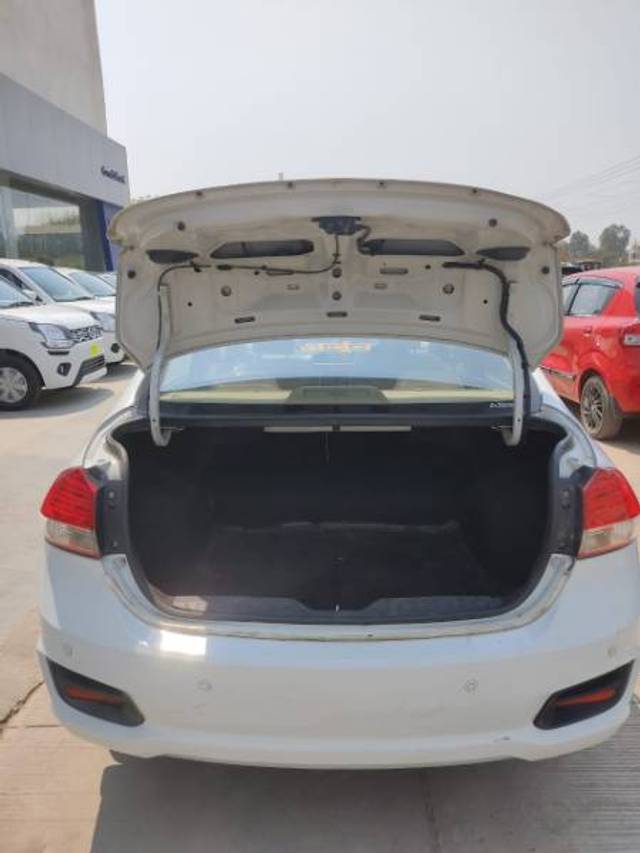 https://images10.gaadi.com/usedgaadi-sellcar/UsedCar/46bb7943-1162-42ac-ac15-459ed4d5a7b3/6c2da041-5f39-4721-bfc7-4fdca7102d35.jpg?imwidth=6401