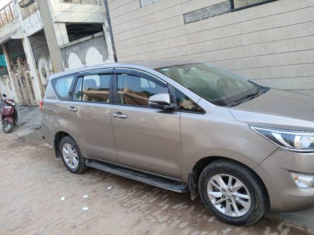 https://images10.gaadi.com/usedgaadi-sellcar/UsedCar/474eb901-944c-4b16-a422-621c3cd1e390/e5609b63-ba0f-4541-a48a-b45ece31d691.jpg?imwidth=6400