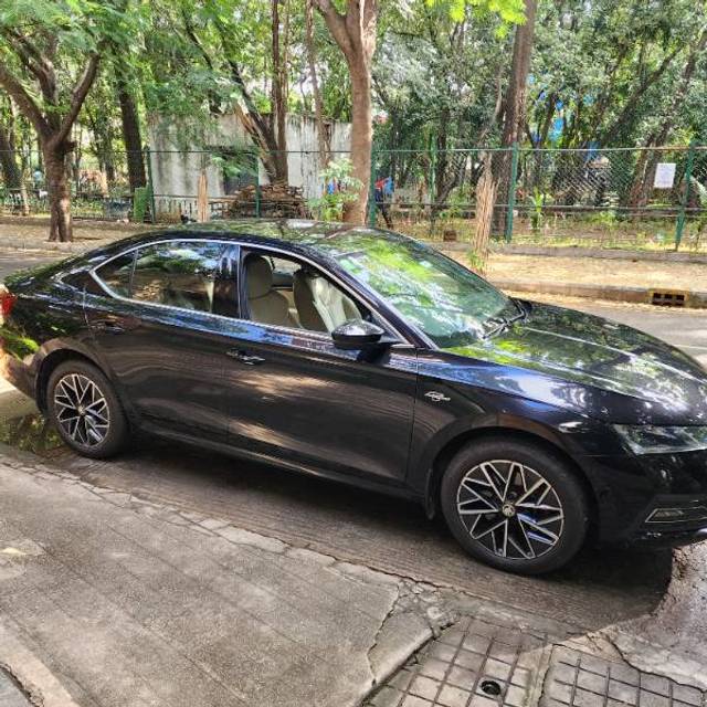https://images10.gaadi.com/usedgaadi-sellcar/UsedCar/4761d48b-a18e-4cef-b829-fcbccdccb890/6016f920-ac81-46ea-b078-f8bb7ca21519.jpg?imwidth=6400