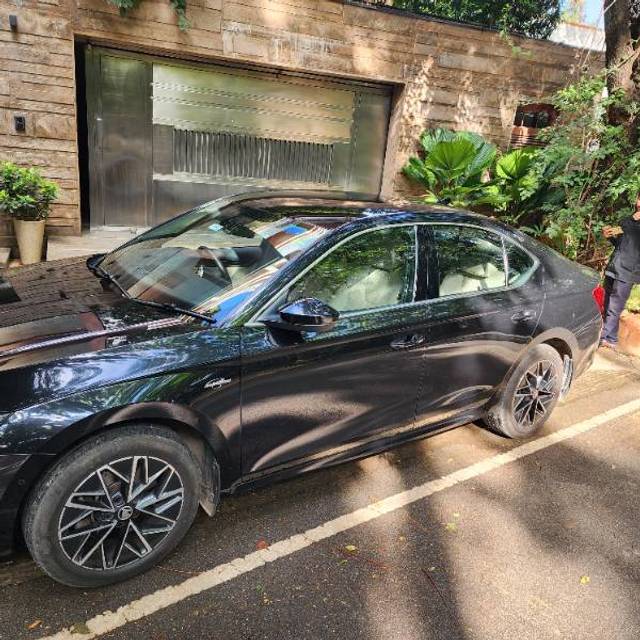 https://images10.gaadi.com/usedgaadi-sellcar/UsedCar/4761d48b-a18e-4cef-b829-fcbccdccb890/e856258a-cb10-4a55-829f-9c6bf0d68e6d.jpg?imwidth=6402
