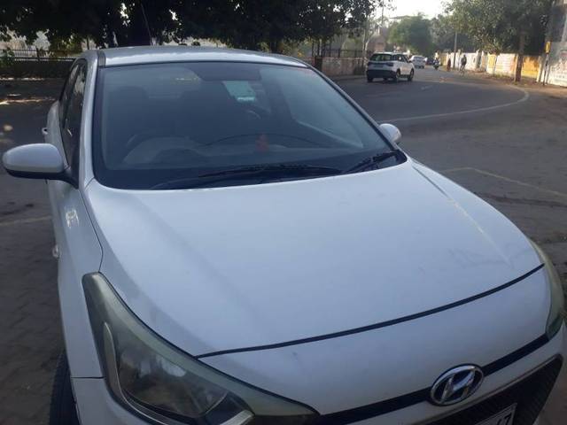 https://images10.gaadi.com/usedgaadi-sellcar/UsedCar/47b88621-a373-43a5-b81e-ceb5971cff8f/e8505c55-fdd6-468d-bbf5-31a245b8e468.jpg?imwidth=6402