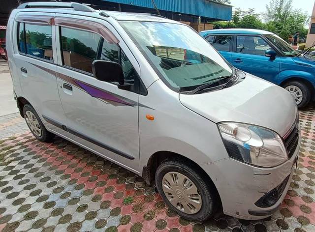 https://images10.gaadi.com/usedgaadi-sellcar/UsedCar/480608ce-2690-4c88-86b3-9dd77e0f5820/6254b928-bd52-4e99-9c1e-2345a8e759d9.jpeg?imwidth=6402