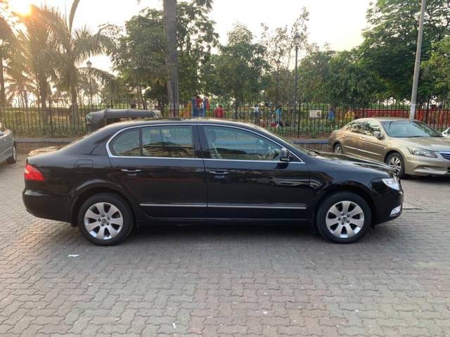 https://images10.gaadi.com/usedgaadi-sellcar/UsedCar/481d9c35-9199-419d-bcbb-705006a22bbc/5eddcdfe-92ca-4df1-8bc4-63592bb201d0.jpg?imwidth=6401