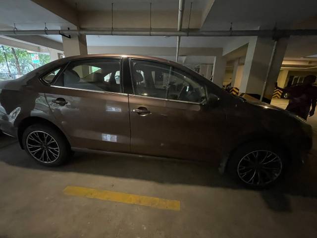 https://images10.gaadi.com/usedgaadi-sellcar/UsedCar/485e2114-08a3-48fb-ac38-cd69aa24b47c/ccfb17b6-ad8a-40f7-8ac4-5f35b18fa54a.jpeg?imwidth=6402