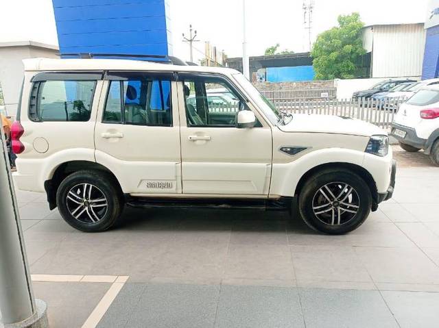 https://images10.gaadi.com/usedgaadi-sellcar/UsedCar/485f8986-5dde-4542-8cc4-04ccd382d861/2a649070-7ddd-4fed-a9e4-1aaa5dd06541.jpeg?imwidth=6401