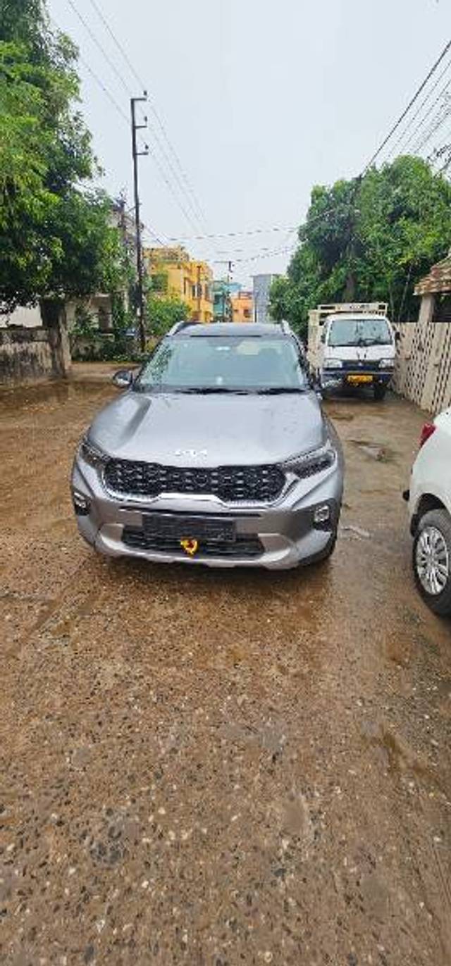 https://images10.gaadi.com/usedgaadi-sellcar/UsedCar/4875f41c-2c58-4134-a5c5-53c2d1fcafaa/ccc7c6e4-2d30-4ed3-a497-016c7c54d160.jpg?imwidth=6400