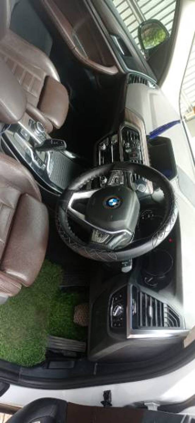 https://images10.gaadi.com/usedgaadi-sellcar/UsedCar/4889f17e-d404-4a89-be4d-3b3b897e5bcf/f4f8bdef-8beb-41eb-8129-cda033288c75.jpg?imwidth=6402