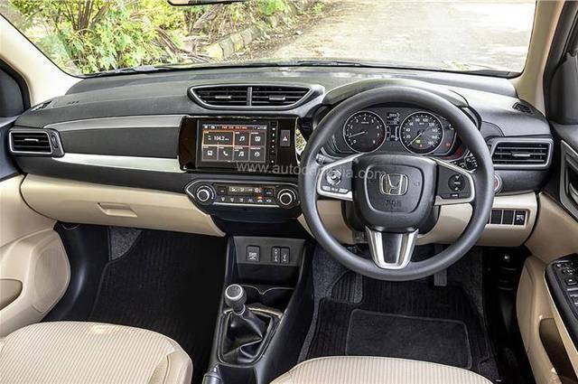 https://images10.gaadi.com/usedgaadi-sellcar/UsedCar/48e933f7-a9a2-4506-8b7b-25919289cff8/5afd5468-126b-404c-b8ed-71743dcfd559.jpg?imwidth=6402