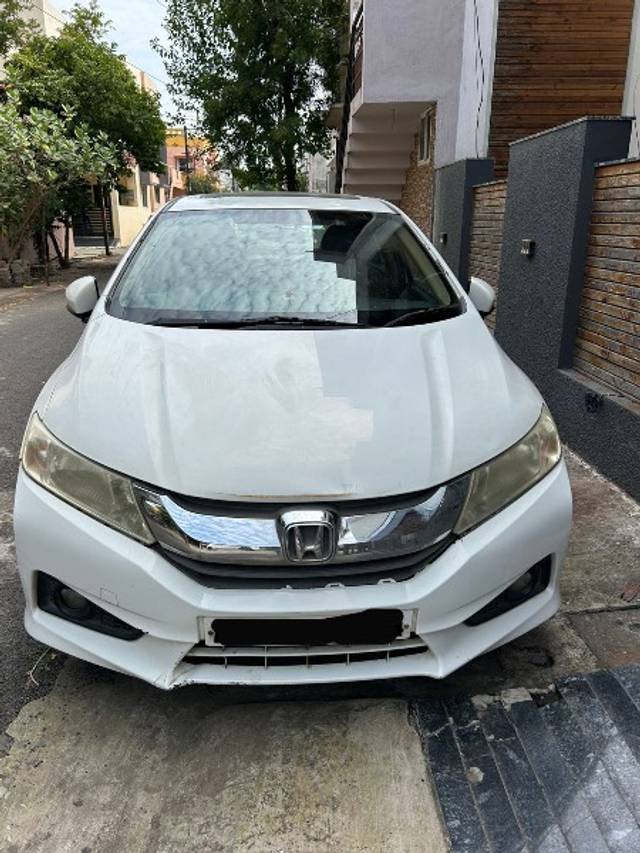 https://images10.gaadi.com/usedgaadi-sellcar/UsedCar/4916a67e-a0a7-449f-a9fa-3e799a4e8d1e/24c82050-6db2-454f-9285-b8c561603cd4.jpg?imwidth=6400