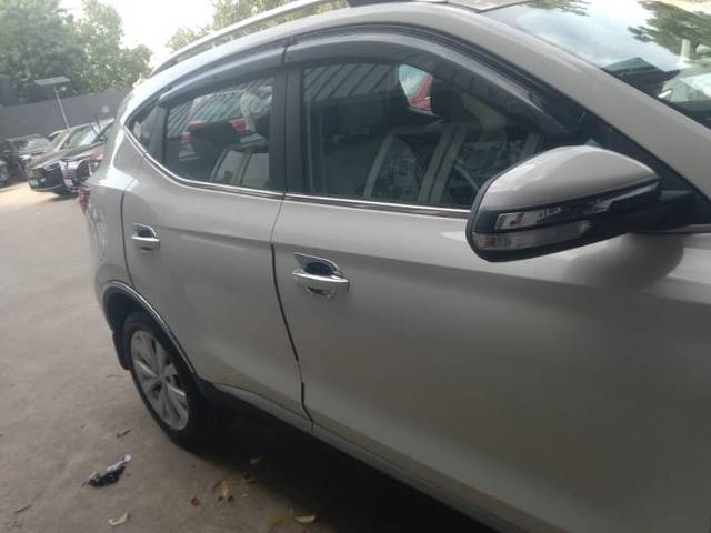 https://images10.gaadi.com/usedgaadi-sellcar/UsedCar/491bb788-6b61-4e44-ac35-b1f20225103a/bf53ee97-b045-46ed-b43b-d79448c6f129.jpg?imwidth=6402