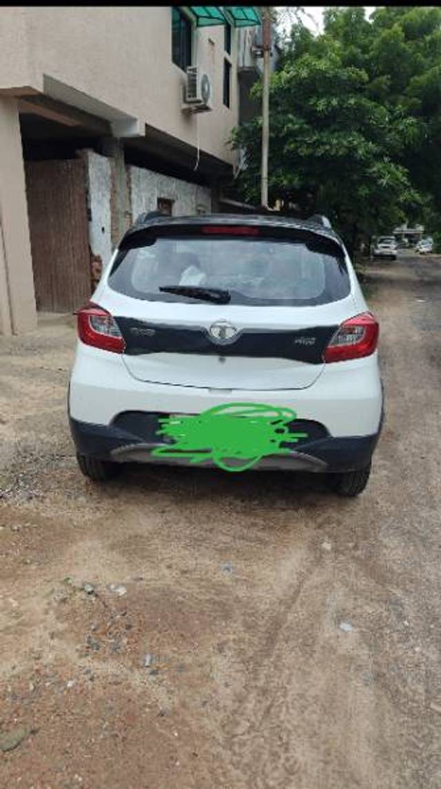 https://images10.gaadi.com/usedgaadi-sellcar/UsedCar/49354395-9bdf-4869-99ed-a6944a29935d/cfee7972-ac87-4c96-9a37-fa70d2162432.jpg?imwidth=6402