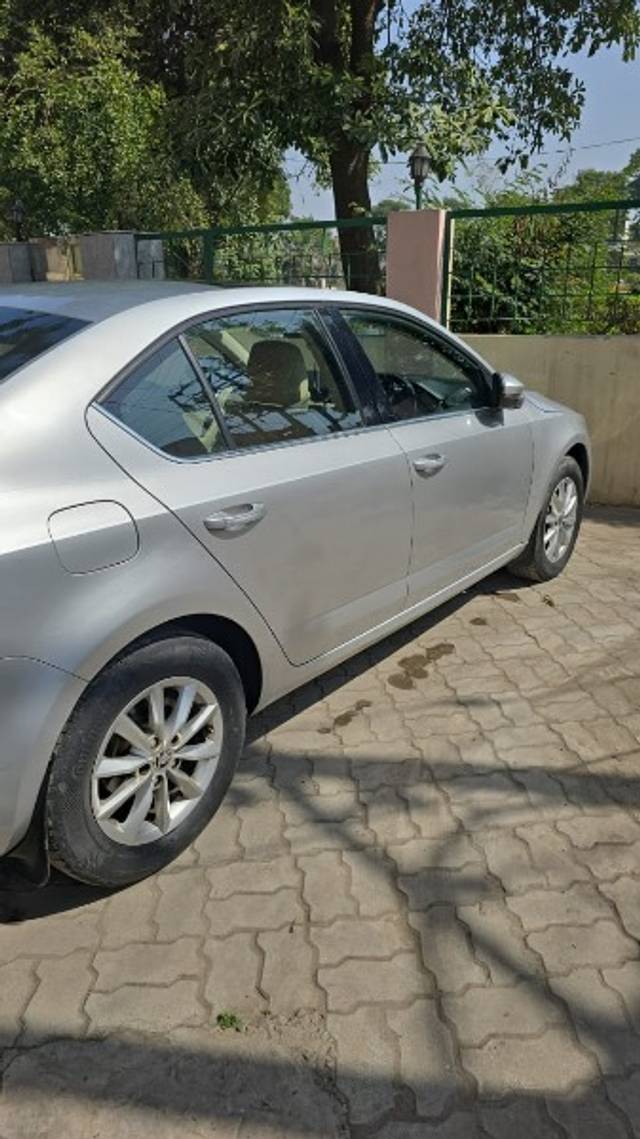 https://images10.gaadi.com/usedgaadi-sellcar/UsedCar/49ec255d-f469-444c-a0de-61650cfe3aaa/6f9316b0-4d2b-4be8-a4ca-41e437cc0788.jpeg?imwidth=6401