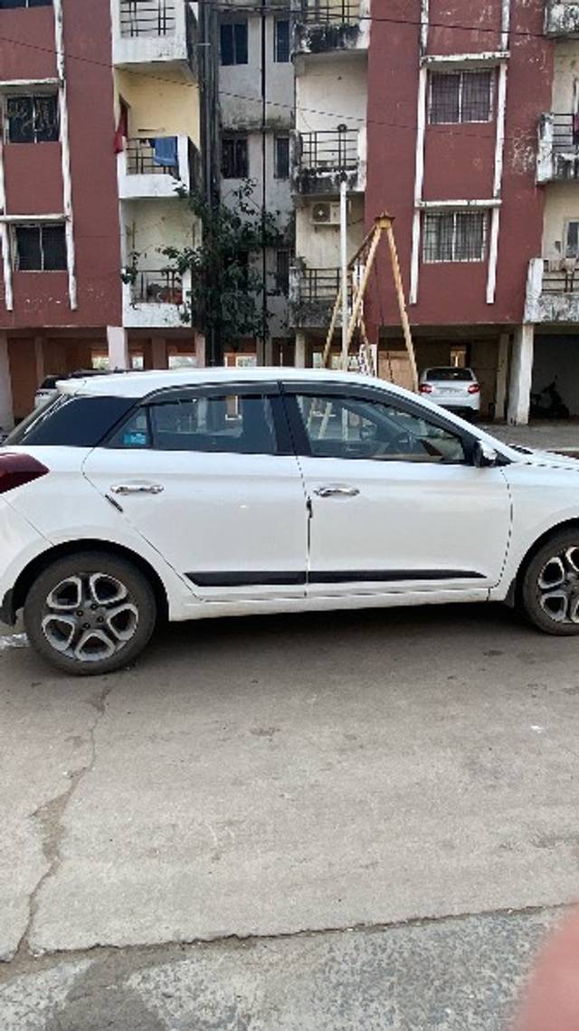 https://images10.gaadi.com/usedgaadi-sellcar/UsedCar/49f2fae4-0d7b-4184-a608-ffbe607e9f5e/a85ab88b-ebd8-4490-840e-96bb63435fbf.jpeg?imwidth=6402