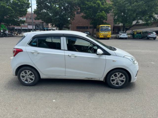 https://images10.gaadi.com/usedgaadi-sellcar/UsedCar/4ac329b0-3af9-4da1-ad3a-6faacfa37e09/84bde8fd-6f42-487a-b10e-2832e26ab28f.jpg?imwidth=6401