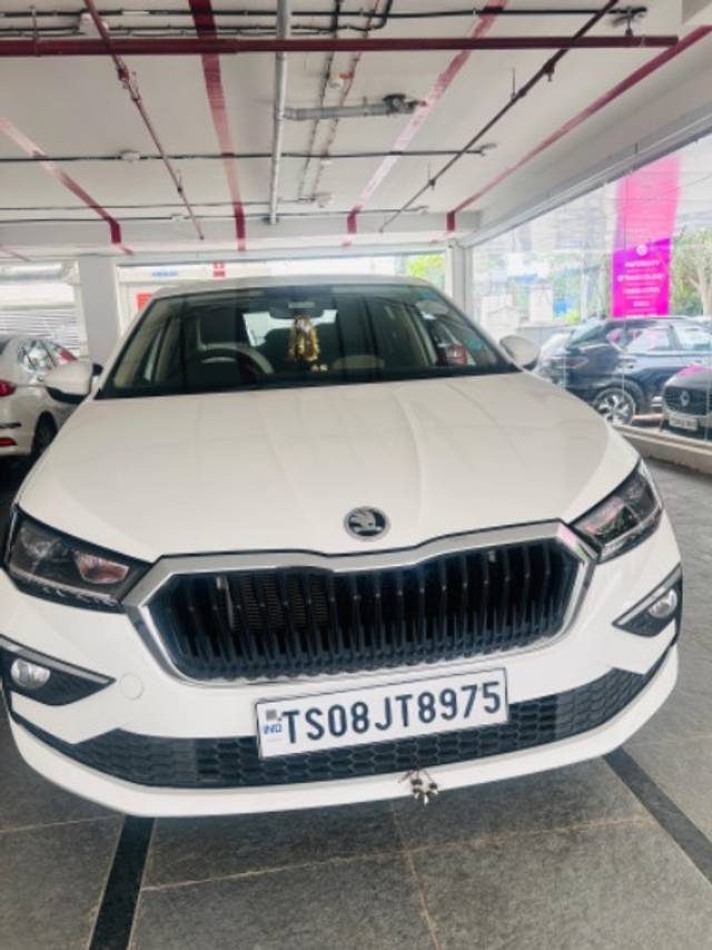 https://images10.gaadi.com/usedgaadi-sellcar/UsedCar/4b1d2e3d-2af6-4ea7-b21d-0e082bee1638/ec3810c5-7c0d-4091-9698-c1a0c418dd89.jpeg?imwidth=6400