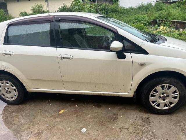 https://images10.gaadi.com/usedgaadi-sellcar/UsedCar/4b34abbb-5eb6-41fc-a438-d50418d0147f/09922ab7-b593-48a9-a5b6-2a901b4ec64c.jpg?imwidth=6401