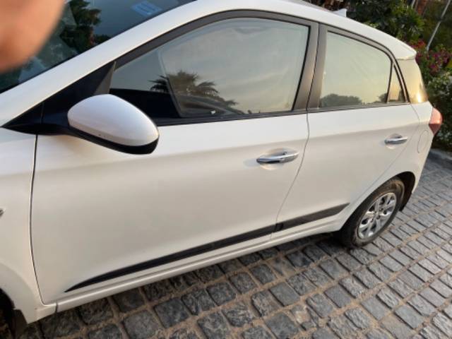 https://images10.gaadi.com/usedgaadi-sellcar/UsedCar/4b3e2133-8581-4d16-87fc-f7916d917d4b/825cdf82-d8d1-40f2-b347-c7335eb7e6cf.jpeg?imwidth=6402