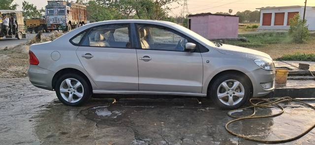 https://images10.gaadi.com/usedgaadi-sellcar/UsedCar/4b535640-f988-45da-a48f-a3ba1dd256d6/b04f4199-4bab-45d0-8924-6cf1ae5665b2.jpg?imwidth=6402