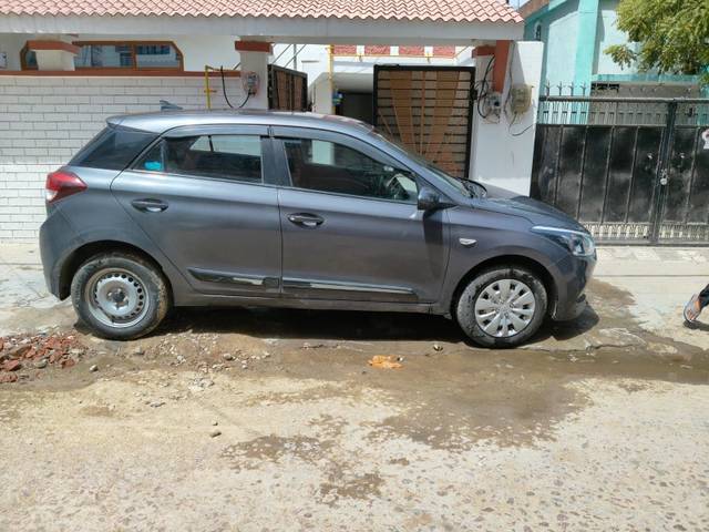 https://images10.gaadi.com/usedgaadi-sellcar/UsedCar/4b7b8e2f-7444-4807-9d26-32f1efa793e3/38986812-8829-45b1-bfcf-848574a102ba.jpg?imwidth=6401