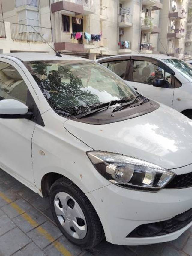 https://images10.gaadi.com/usedgaadi-sellcar/UsedCar/4bc1de08-b2ce-497c-89e1-7aff0914685b/15214301-4798-4524-b7fc-1185b190809c.jpg?imwidth=6401