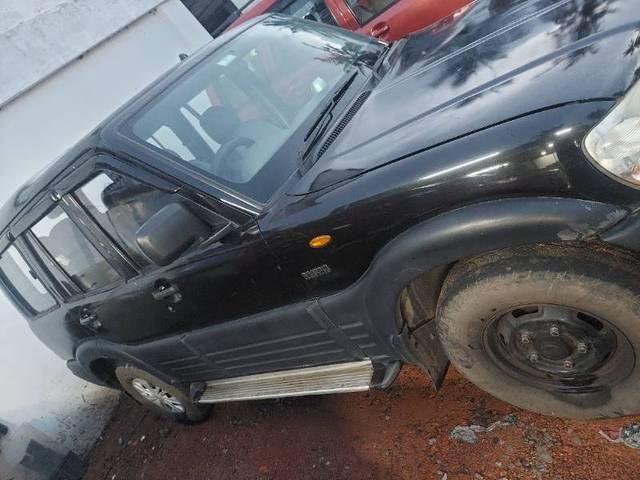 https://images10.gaadi.com/usedgaadi-sellcar/UsedCar/4bcf95d1-d450-4349-94b7-480cdbf5a9ac/ed522463-67ff-4082-bb7b-584902cdb725.jpg?imwidth=6401