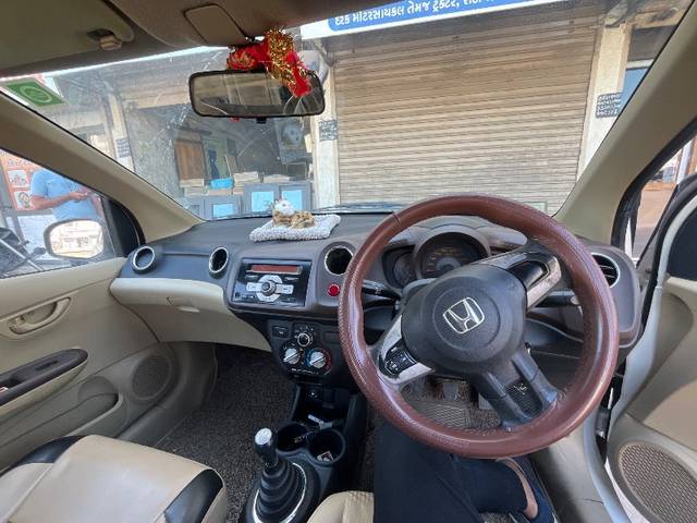 https://images10.gaadi.com/usedgaadi-sellcar/UsedCar/4bdc7fa3-4f34-43b8-a3d7-a8209418f6b2/f6b1e931-a586-4c2c-8c1c-1dbf274a3eff.jpg?imwidth=6402