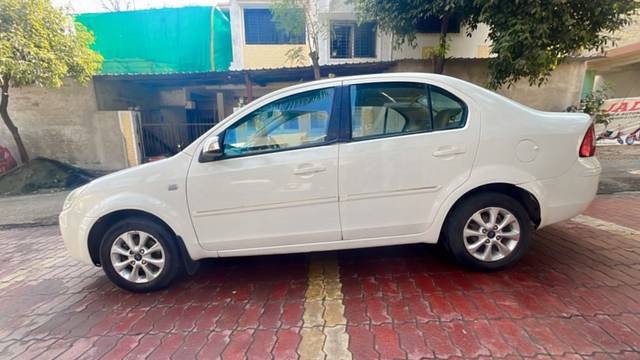 https://images10.gaadi.com/usedgaadi-sellcar/UsedCar/4c61ac97-c646-4420-9ac0-acdf7dd33128/53331519-b805-4ab4-9655-519360748e20.jpeg?imwidth=6401