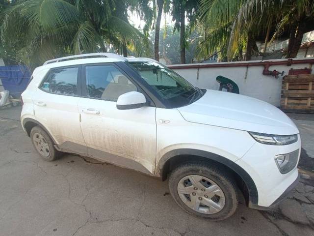 https://images10.gaadi.com/usedgaadi-sellcar/UsedCar/4c654def-e6b7-401c-8219-8bc5c24c60bd/a946933d-2d79-4931-8393-b2a286e2c585.jpg?imwidth=6400