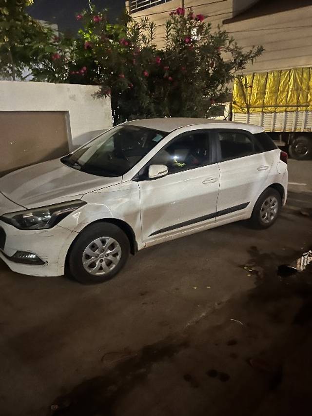 https://images10.gaadi.com/usedgaadi-sellcar/UsedCar/4ca5f4f6-788c-4b88-88f6-ef893e3ea969/600c964c-a356-4205-9ea4-15fff12b9fe5.jpeg?imwidth=6400