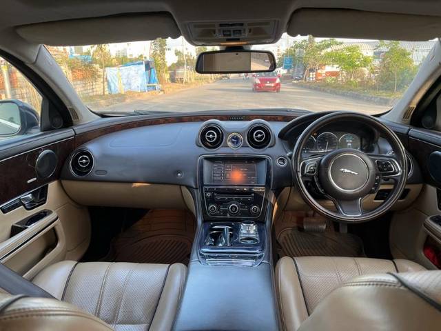 https://images10.gaadi.com/usedgaadi-sellcar/UsedCar/4caa6aea-4df3-4c2d-bfa5-25eec3e0aada/e72eee2b-b585-427c-be60-1a58b695b951.jpeg?imwidth=6402