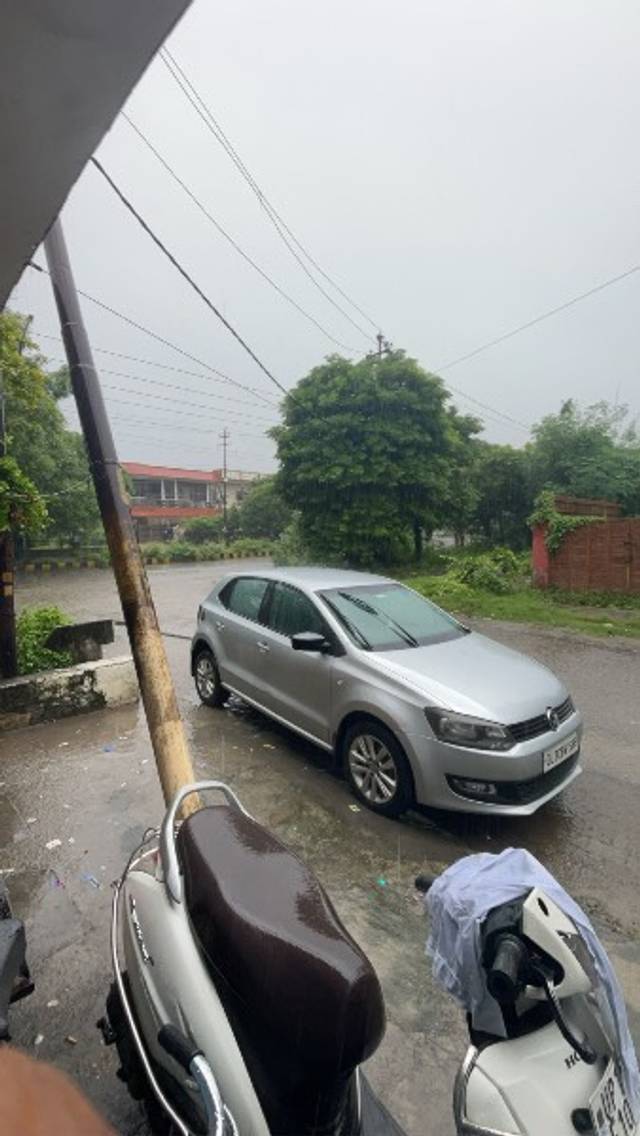 https://images10.gaadi.com/usedgaadi-sellcar/UsedCar/4cb04f97-ed94-47e8-a730-addd227b93dc/0a283889-d9ad-4496-9f10-6a408fd80b8b.jpg?imwidth=6401