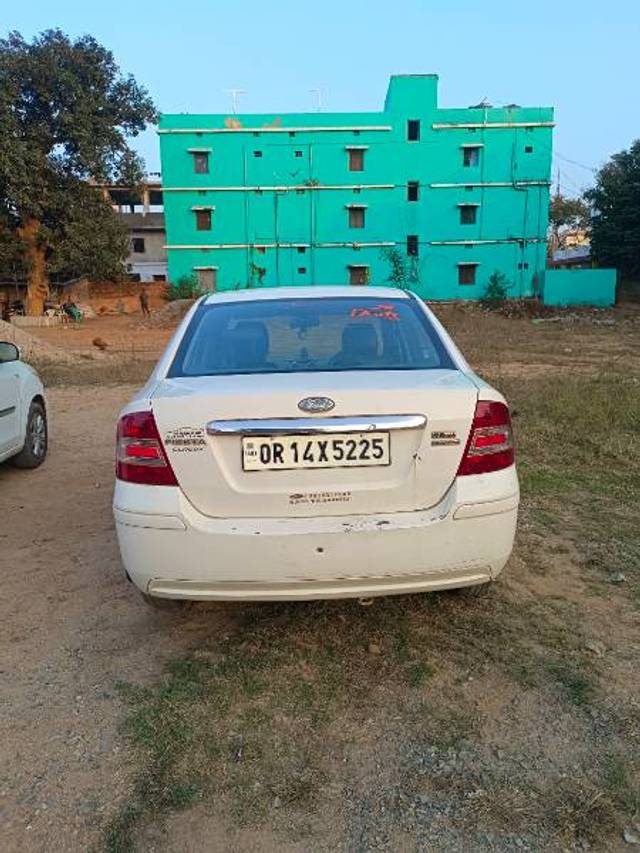 https://images10.gaadi.com/usedgaadi-sellcar/UsedCar/4cb70cae-2e4c-4d6e-8a91-be6bf688145b/7a7a5a38-0d0a-4e5f-a5d0-e7d684efc5b6.jpg?imwidth=6401