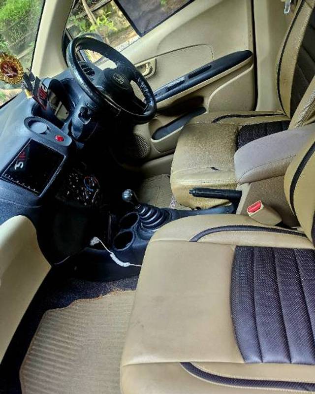 https://images10.gaadi.com/usedgaadi-sellcar/UsedCar/4d0a6d13-ad93-431d-b5f5-5b779a2fd7c2/3dad8e27-28ba-46f8-a16f-81696957b360.jpg?imwidth=6401