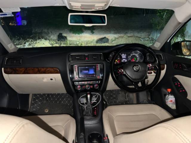 https://images10.gaadi.com/usedgaadi-sellcar/UsedCar/4d327648-e1dc-46a3-b0e1-7fdba36697ba/fc8901bf-8dcb-4e17-ac22-d1854d859457.jpeg?imwidth=6402