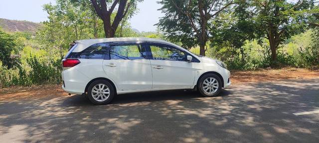 https://images10.gaadi.com/usedgaadi-sellcar/UsedCar/4d69a8b7-19f1-45b0-8900-15402b4e8c4e/6774cb3d-053d-4002-8689-ea4fab554da6.jpg?imwidth=6400