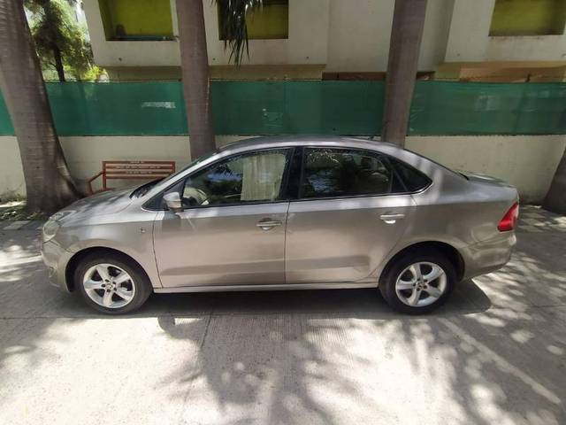 https://images10.gaadi.com/usedgaadi-sellcar/UsedCar/4d6a1884-251c-4370-a785-e9f59a77aeba/4d77beaa-8b40-437c-8d0a-1118cc3e8c2f.jpeg?imwidth=6402