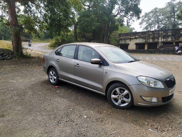 https://images10.gaadi.com/usedgaadi-sellcar/UsedCar/4d6a1884-251c-4370-a785-e9f59a77aeba/5fd98279-1555-4ca4-b107-79bb3e36ca54.jpeg?imwidth=6400