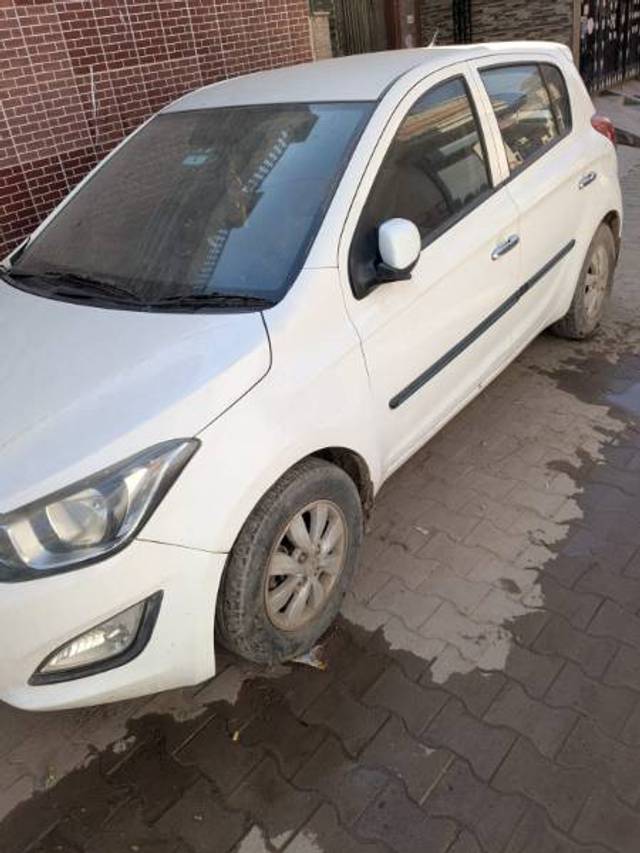 https://images10.gaadi.com/usedgaadi-sellcar/UsedCar/4d9a5ed2-9166-4314-a078-2ca9bc72a115/48ec601c-cc20-4b51-adee-14bfb43c0c70.jpg?imwidth=6400