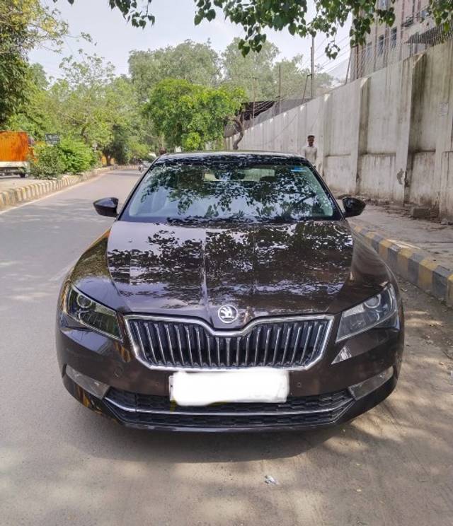 https://images10.gaadi.com/usedgaadi-sellcar/UsedCar/4e1b270f-7a58-41dc-801a-5e7fecabd5ac/9702f537-2f97-4fe4-8ae2-982ff4f023eb.jpeg?imwidth=6402