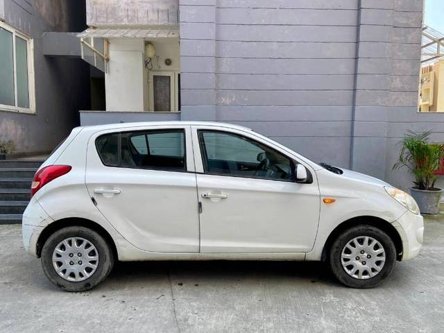 https://images10.gaadi.com/usedgaadi-sellcar/UsedCar/4e459737-9441-4dc0-bf0d-89027e003578/145de0cc-dd18-48f5-9819-86ebee99e02f.jpeg?imwidth=6401