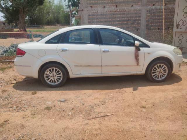 https://images10.gaadi.com/usedgaadi-sellcar/UsedCar/4e617937-4a12-4a0a-9848-90641301266b/469a3bd0-e066-482d-ba18-41984601e0f3.jpg?imwidth=6401