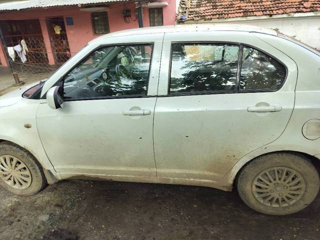 https://images10.gaadi.com/usedgaadi-sellcar/UsedCar/4e620eab-d585-450d-93bf-35d84ee2a179/0b128dc9-cc7a-4f44-a747-e48d6271cabb.jpg?imwidth=6402