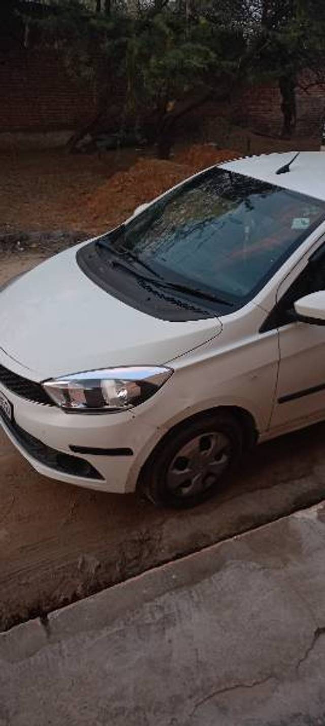 https://images10.gaadi.com/usedgaadi-sellcar/UsedCar/4e6cf266-7d3b-446d-895d-2bada89ffab1/929bfce3-4662-4099-b15f-866f0aae73aa.jpg?imwidth=6400