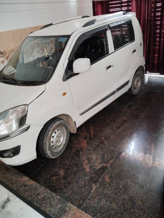 https://images10.gaadi.com/usedgaadi-sellcar/UsedCar/4e931a50-8b4f-497a-954b-597b91762d3a/8842d5a4-7ac5-416f-9e06-ced3c199949e.jpg?imwidth=6400