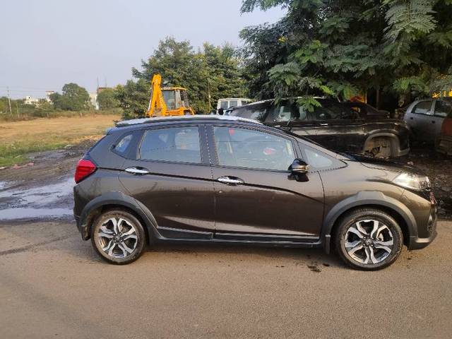 https://images10.gaadi.com/usedgaadi-sellcar/UsedCar/4f2695b9-b4e2-40f4-ad3d-65826c48f64d/83362279-7ee5-4f78-909f-d7fd1600da0e.jpg?imwidth=6401