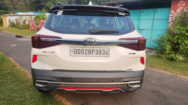 https://images10.gaadi.com/usedgaadi-sellcar/UsedCar/4fc2ccd5-48b7-419b-81a5-11a0e68d41f7/2bb98215-f9af-498a-9fb7-0501cdb8417f.jpg?imwidth=6401